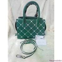 ราคา กระเป๋าถือ Quilted Tote Bag หูจับพันผ้าพันคอ จาก Charles & Keith สีเขียว มือ2 ของแท้100% COD (1733665958566463160)