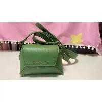ราคา กระเป๋าสะพายข้าง สีเขียว Charles & Keith สวัสดิการสด (1733179791246526024)