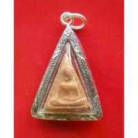 ราคา 【5000+ คนซื้อแบรนด์นี้แล้ว】 ☉พระนางพญา เนื้อดิน กรุสุพรรณบุรี หลวงพ่อแล วัดพระทรง จ.เพชรบุรี ปี 2515 พร้อมเลี่ยมกรอบทองไมครอน สีเงิน☝ (1733923576160224292)