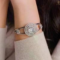 ราคา กำไลกังหันแชกงหมิงงว รุ่นล้อมเพชรสามชั้น สีเงิน (1733221656142383031)