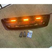 ราคา กระจังหน้า กระจังแต่ง Toyota Fortuner 2005-2007 GR LED โลโก้ toyota สีแดง และ สีขาว (1734148135693092339)