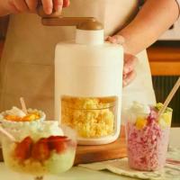 ราคา เครื่องทำน้ำแข็งระดับพรีเมียม ดีไซน์คริสตัลใส น้ำแข็งเกล็ดหิมะ เครื่องปั่น Bingsu บดน้ำแข็งอย่างง่ายดาย เหมาะสำหรับขนมที่สมบูรณ์แบบ (1733545209851184234)