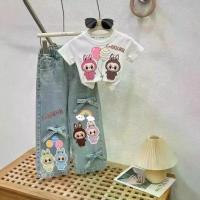 ราคา A กางเกงยีนส์โบว์ Labub สำหรับเด็กผู้หญิง มาใหม่ในปี 2025 ขากว้างทันสมัย กางเกงเด็กขนาดกลางและขนาดใหญ่ กางเกงตรง เสื้อ คอกระเช้า เด็ก ผู้ หญิง เสื้อ คอกระเช้า เด็ก ผู้ หญิง tops girls (173435375514979