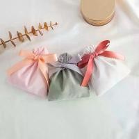 ราคา 10 ชิ้น ถุงของขวัญกำมะหยี่ริบบิ้น ของชำร่วยงานแต่งงาน กระเป๋าใส่เครื่องประดับ ต่างหู แหวน สตั๊ด เล็บ หูฟัง เคสโทรศัพท์ กระเป๋าจัดระเบียบ (1733842381319407303)