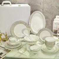 ราคา จานโรงแรมในครัวเรือนลายสก๊อตทอง, Dijia 36 ชิ้นสไตล์ยุโรป, ชามจาน, ช้อน, เครื่องใช้บนโต๊ะอาหารแบนกระดูกจีนชุด, Lux Entry (1732047275071867072)