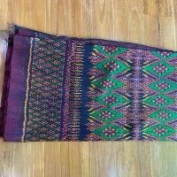 ราคา ผ้า มัดหมี่สามตะกอ งานผ้าไหมสุรินทร์เก่าเก็บ (1733272952601413495)