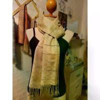 ราคา ผ้าพันคอ ผ้าทอลายไทย สีล้วนลายทอง เนื้อนุ่ม ผ้าทอหมักโคลน ผ้าคลุมไหล่ ของฝาก ของชำร่วย สินค้าจากบุรีรัมย์ (1732024908350392921)