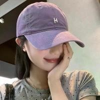 ราคา หมวก เบสบอล แฟชั่นหมวก แก๊ป แฟชั่น หมวกเบสบอลสีม่วงสำหรับผู้หญิง สไตล์อเมริกัน มินิมอล ปักตัวอักษร Xia ไหม พรม น่ารัก (1733772441022530589)
