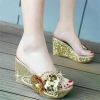 ราคา รองเท้าแตะส้นเตารีด ฤดูร้อนใหม่ สำหรับผู้หญิง คริสตัลใส รองเท้าส้นสูง รองเท้าแตะ PVC พร้อมลูกปัดสตริง ทันสมัย รองเท้าสีทอง (1731139248964668194)