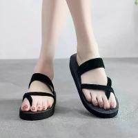 ราคา [Tiktok] Fashion Women's Toe slippers รองเท้าแตะสวม แบบรัดส้นมีหู ความสูง 3cm รองเท้าแตะลำลอง รองเท้าแตะ แฟชั่น หูหนีบ รองเท้าแตะ (1733656699803436462)