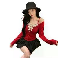 ราคา แฟชั่นสไตล์ฝรั่งเศส เสื้อยืดแขนยาวลูกไม้สีแดงปลอมสองชิ้นสำหรับผู้หญิง เสื้อเบไหม พรม คริสมาสต์,สสั้นสไตล์เกาหลีสำหรับสาวฮอตในฤดูใบไม้ผลิและฤดูใบไม้ร่วง ชุดคริสต์มาส เสื้อยืดแขนยา (1733629098568090722)
