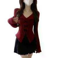 ราคา เสื้อเชิ้ตถักคอวีสีแดงแองโกร่า รุ่นปี 2026 พร้อมส่งสำหรับผู้หญิงในฤดูใบไม้ร่วง เสื้อไหมพรมคริสต์มาสดีไซน์ใหม่สำหรับปีใหม่ เสื้อผ้าผูกโบว์สไตล์แฟชั่นที่ดูหรูหราและทันสมัย เสื้อ ไห (1733556801427834430)