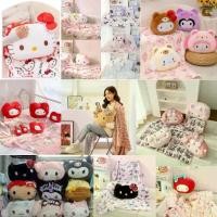 ราคา เห็นแว๊บแรกคือใจละลายมาก หมอนผ้าห่ม ผ้าห่มขนาด 150×100 cm + หมอนอิง 38×32 Hello Kitty มาใหม่ (1733792495472182862)