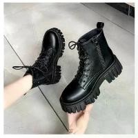 ราคา OhBlablaShoes พร้อมส่ง รองเท้าบูทหนัง ส้นตึก เชือก/ซิปข้าง สีดำ (1733886519975904966)