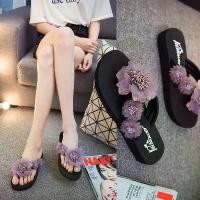 ราคา รองเท้าแตะผู้หญิง แฟชั่นดอกไม้ สไตล์ฤดูร้อน เหมาะสำหรับวันหยุดและชายหาด กันลื่น พื้นหนา รองเท้าส้นสูง รองเท้าแตะอินเทรนด์ wingz ไร้ เชือก รองเท้า รูป กบ รองเท้า ตัว h ဂ ျ (1734222758784108269)