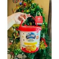 ราคา [ส่งฟรี] White Castle Luxury Selection New Bucket of Cookies, Butter Cookies and Chocolate Chips, Size 300 Grams. (1734316428975507126)