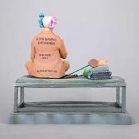 ราคา Heath Ledger Harley Quinn Suicide Squad DC Sitting Posture Model Figure Wholesale (1733910490371032489)