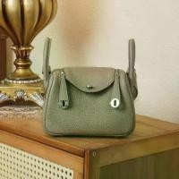 ราคา [Seagull Select]กระเป๋าผู้หญิงรุ่นใหม่ปี 2026 รุ่น Lindy Bag กระเป๋าสะพายไหล่ กระเป๋าครอสบอดี้ กระเป๋าทรงหมอน กระเป๋าขนาดเล็กอเนกประสงค์ระดับไฮเอนด์ ผลิตจากหนังวัวแท้เกรดพรีเมียม (1733899299540731344)