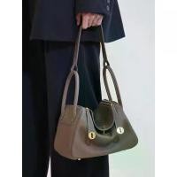 ราคา กระเป๋าใต้วงแขนหนังแท้ขนาดใหญ่ Mini Lindy Doctor's Bag กระเป๋าใส่ยาแบบสะพายไหล่ข้างเดียว กระเป๋าทรงหมอน กระเป๋าสะพายข้างสำหรับวัยรุ่น (1733843248024356711)