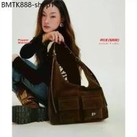 ราคา ( ✿ พร้อมส่ง ✿ ) Peppershimmer รุ่น Kylie (suede) 4 สี hobo bag กระเป๋าหนังกลับ ลายเสือ กระเป๋าสะพายใบใหญ่ (1733735659637802994)