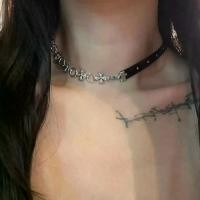ราคา Minimalist PU leather necklace, asymmetrical cross flower pattern, short necklace, neck necklace, sweet and cool anime style chain. (1734166655383603009)