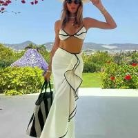 ราคา ชุดสามชิ้นใหม่ สีดำและสีขาว ชุดว่ายน้ำบิกินี่ผู้หญิง สายรัดสามเหลี่ยม บิกินี่ INS กระโปรงชายหาด (1733475501790889781)