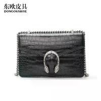 ราคา กระเป๋าหนังผู้หญิงหนังหน้าท้องจระเข้ กระเป๋าโซ่หนังแท้ กระเป๋าสะพายไหล่เรียบง่าย กระเป๋าผู้หญิงอเนกประสงค์ กระเป๋าไดโอนีซิอัน ลายจระเข้ กระเป๋าสะพายข้าง (1733814992936272977)