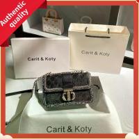 ราคา กระเป๋าสะพายไหล่, กระเป๋าสะพายข้าง, กระเป๋าผู้หญิง, กระเป๋าทรงสี่เหลี่ยมขนาดเล็กผ้ากำมะหยี่คุณภาพสูง, กระเป๋าหรู, กระเป๋าสายโซ่, กระเป๋าคาดรักแร้ (1734372810880418954)