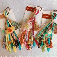 ราคา พวงกุญแจ สไตล์ชาติพันธุ์ หยวนเป่า ดอกไม้เงิน พู่ทอ เชือกเส้นเล็ก จี้ห้อยกระเป๋า (1732580754548426301)
