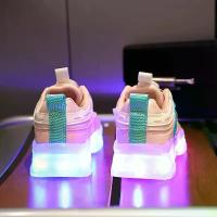 ราคา รองเท้าไฟ LED ชาร์จ USB พื้นรองเท้าสีสันสดใส รองเท้าสำหรับเด็กเล็กและเด็กโต เด็กชายและเด็กหญิง รองเท้าเด็กมีไฟ รองเท้าลำลอง รองเท้าผ้าใบ รองเท้าพ่อ รองเท้าเด็ก รองเท้าแฟลชใหม่ รอ (1733842987694786045)