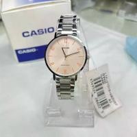 ราคา Casio Standard นาฬิกาข้อมือผู้หญิง สายสแตนเลส รุ่น LTP-VT01D-4B2 - สีเงิน/ชมพู ของแท้ รับประกัน 1 ปี (1732998937161009049)