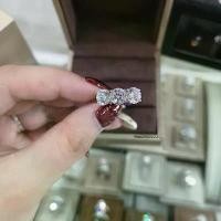 ราคา แหวนเพชรเรียง 1.20 กะรัต (แจ้งไซส์ทางแชท) เพชรสังเคราะห์ เหลี่ยมH&A Cut นำเข้าเพชรเอง โรงงานทำเพชรแท้กว่า30ปี (1734110723499459628)