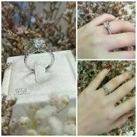 ราคา แหวนเพชรชู 1 กะรัต (แจ้งไซส์ทางแชท) ~ เพชรสังเคราะห์เหลี่ยม H&A โรงงานทำเพชรแท้นำเข้าเพชรเองประมาณ 2 วันจัดส่ง (1734372943342699736)