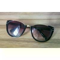 ราคา แว่นกันแดด Lyn Around C'est Chic Handmade Sunglasses Size 56/12 148mm สีดำ/ทอง จัดส่งฟรี กทม (1734295224278287819)