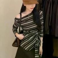 ราคา เสื้อยืดแฟชั่นเกาหลีสไตล์เรโทรผูกไม่สม่ำเสมอสีบล็อกลายทางสำหรับผู้หญิงฤดูใบไม้ร่วงใหม่เสื้อที่รัดเอว เสื้อฮู้ด ทรง ครอป halter top เสื้อ ย่น ข้าง (1733347434162390829)