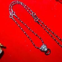 ราคา สร้อยคอ นะพญา ส. 5ห่วง ลายเม็ดข้าว บรรจุผงพระ โบราณยอดนิยม (ลาย2) (1730976035171174841)