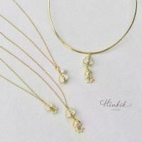 ราคา สินค้าแนะนำ สร้อยคอ ดอกรัก ลงอีนาเมลขาว ประดับด้วย มุกแท้ ไข่มุก สร้อยคอโชคเกอร์ (1734153200670443157)