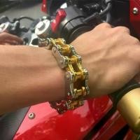 ราคา สร้อยข้อมือ โซ่ใหญ่17มิล สเตอร์ สองกษัตริย์ ทองเงิน สแตนเลสแท้100% โซ่ โซ่ข้อมือ เลสข้อมือ ข้อมือ (1729446028277614997)