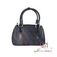 ราคา GN Geneve Polished Stingray Handbag - Cross body / กระเป๋าถือ/สะพาย หนังปลากระเบนแท้ (1731365998399490047)