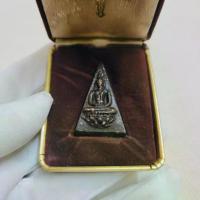 ราคา Flash Sale- ☞พระกำลังแผ่นดิน พระสมเด็จจิตรดา ปี2508 พร้อมกล่องเดิม ด้านหน้าติดตราครุฑ ด้านหลังปิดแผ่นทองคำ วัดบวรนิเวศวิหาร✭ (1734166715681047919)