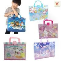 ราคา [ส่งฟรี] กระเป๋าพลาสติก กันน้ำ ว่ายน้ำ Size L ลายการ์ตูน Kitty Sanrio Paw Patrol Sumikko Twin Star คิตตี้ กระเป๋า กระเป๋าว่ายน้ำ (1734378760068957462)