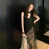 ราคา ชุดหรูหราเบาๆ สำหรับผู้หญิง 2026 ฤดูร้อนใหม่ ชุดสองชิ้น ผ้าชีฟอง ริบบิ้น เสื้อกั๊กไม่มีแขน กระโปรงลายเสือดาว (1734074781888120754)