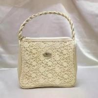 ราคา VIVIENNE VALENTINO กระเป๋าถือสีครีม บุลูกไม้ งานละเอียด กระเป๋ามือสอง (MADE IN KOREA) สินค้าแนะนำ (1734261276810249880)