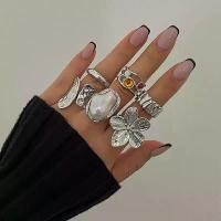 ราคา 6 Pieces Punk Frayed Metal Rings Set for Women Men Vintage Flower Pearl Crystal European American Open Ring Jewelry (1734451385789482944)