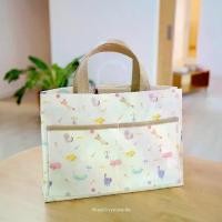 ราคา KEPT Cozy Urban กระเป๋าถือผ้าเคลือบกันน้ำรุ่นcozy urban (6ช่อง) ลายRolling Catsสยสีน้ำตาลbrown sugar (1733907813639161023)