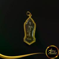 ราคา จัดส่งทันที- พระเครื่อง จี้พระ พระลีลา 25 พุทธศตวรรษ ปางลีลา เนื้อชินเก่า พุทธมณฑล จ.นครปฐม ปี ๒๕๐๐ เลี่ยมกรอบทอง ชุบเศษทองเยาวราช 100 % (1733064630281602904)
