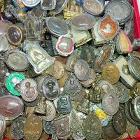 ราคา พระเครื่อง พระบ้าน ชุดเหมา จำนวน 10-100 (เหรียญ+เนื้อผง) (1734384678498109021)