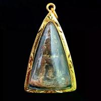 ราคา 【เก็บเงินปลายทาง】 จี้พระ พระเครื่อง พระนางพญาพิมพ์ใหญ่ เนื้อผงพุทธคุณเก่า กรุวัดนางพญา จ.พิษณุโลก พุทธคุณ เสริมอำนาจวาสนาบารมี(เลี่ยมกรอบทองขนาด3.0×5.0ซม.) (1733402973423764685)