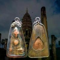 ราคา COD- จี้พระ พระเครื่อง พระผงสุพรรณพิมพ์หน้าแก่ เนื้อผงเก่า กรุวัดพระศรีรัตนมหาธาตุ จ.สุพรรณบุรี(เลี่ยมกรอบเงินเก่าขนาด2.2×4.0ซม.) (1733270399096685630)