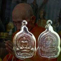 ราคา คุณภาพดี- จี้พระ พระเครื่อง เหรียญหลวงพ่อรวย ปาสาทิโก รุ่น รวยพันล้าน วัดตะโก อ.ภาชี จ.พระนครศรีอยุธยา ปี2555(เลี่ยมกรอบสแตนเลสแท้ขนาด3.5*5.5) (1733587389103572100)